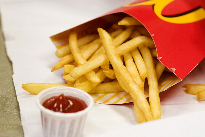 Ресторанов McDonald's в Гонконге превратился в ночлежку для бездомных